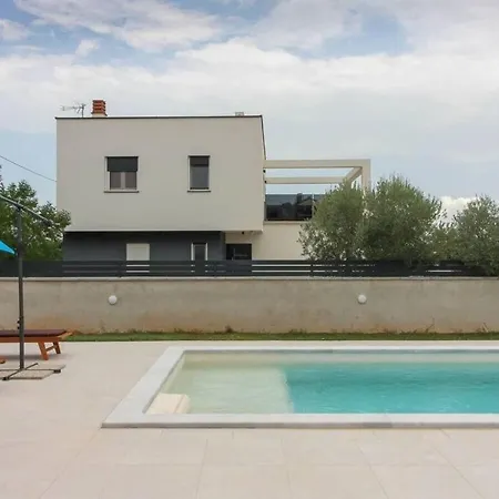 Gogo With Private Pool *