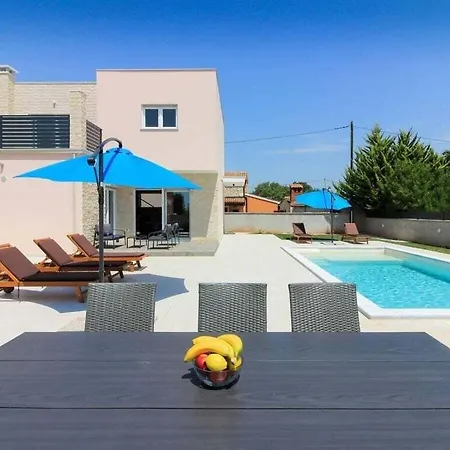 Gogo With Private Pool Vakantiehuis