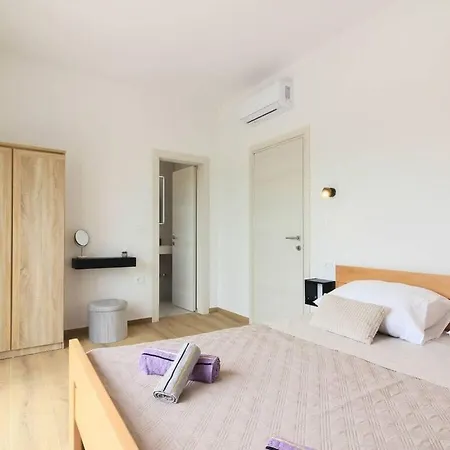 Gogo With Private Pool * Šišan
