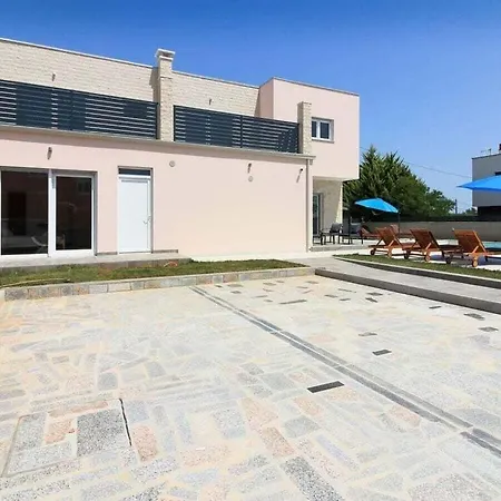 Gogo With Private Pool Vakantiehuis